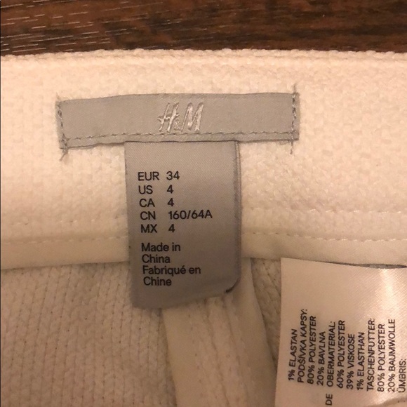 H&M white ankle pants. Size 4 - Picture 3 of 4